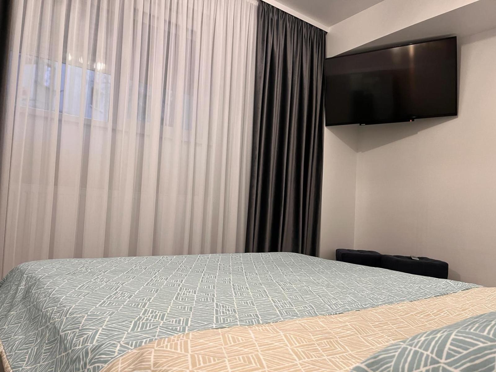 White & Silver Luxury Apartament Craiova Exterior foto