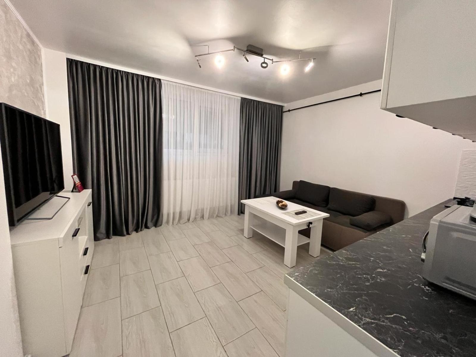 White & Silver Luxury Apartament Craiova Exterior foto